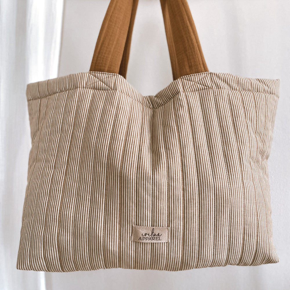 
                      
                        Quilted tote / caramel stripes
                      
                    