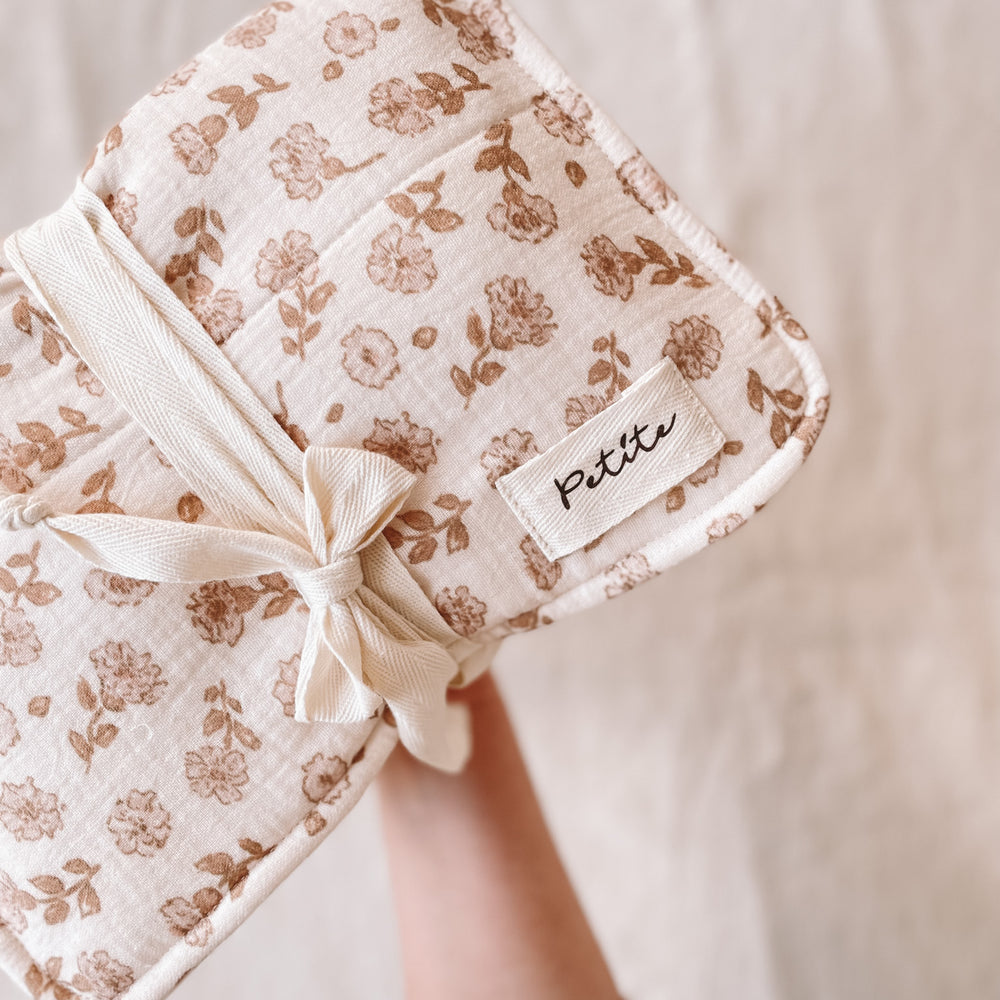 
                      
                        Diaper bag / blossom
                      
                    