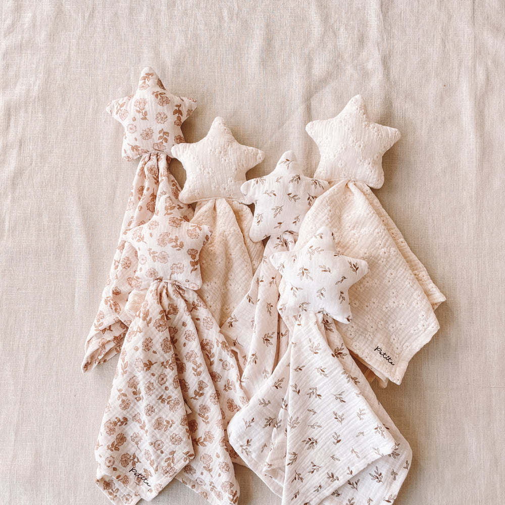 
                      
                        Little star cuddle cloth / olive branch
                      
                    