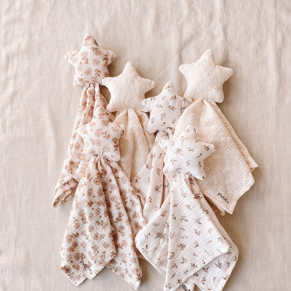 
                      
                        Little star cuddle cloth / embroidered ecru
                      
                    