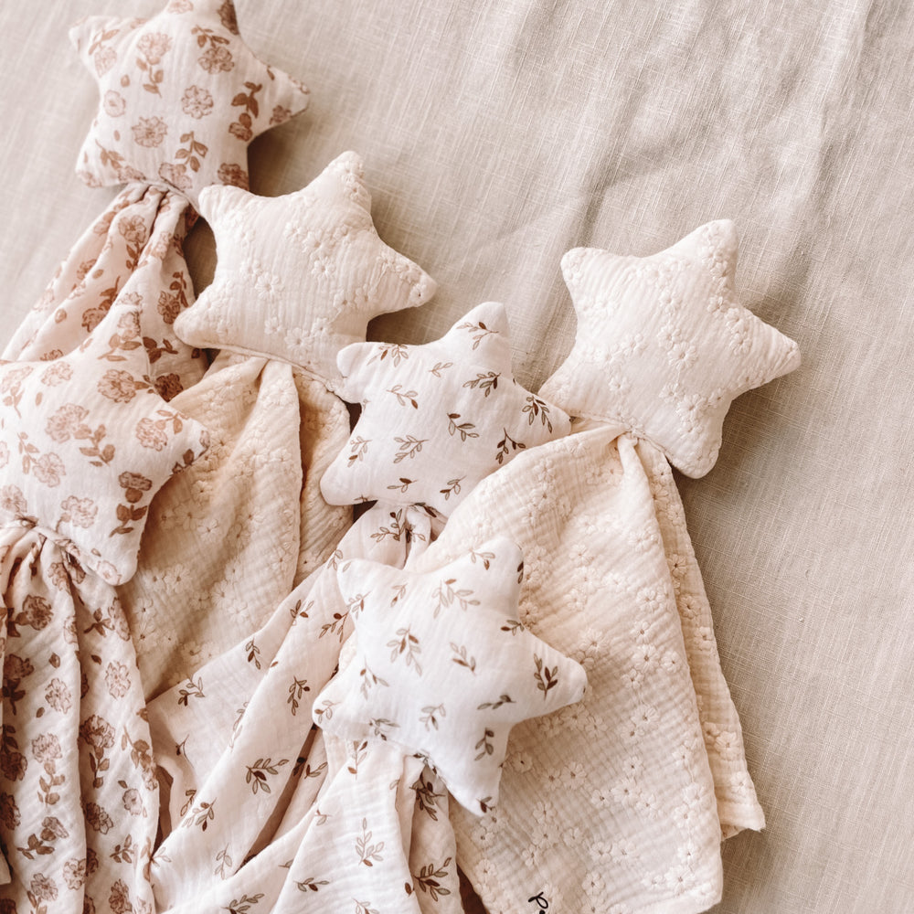 
                      
                        Little star cuddle cloth / olive branch
                      
                    