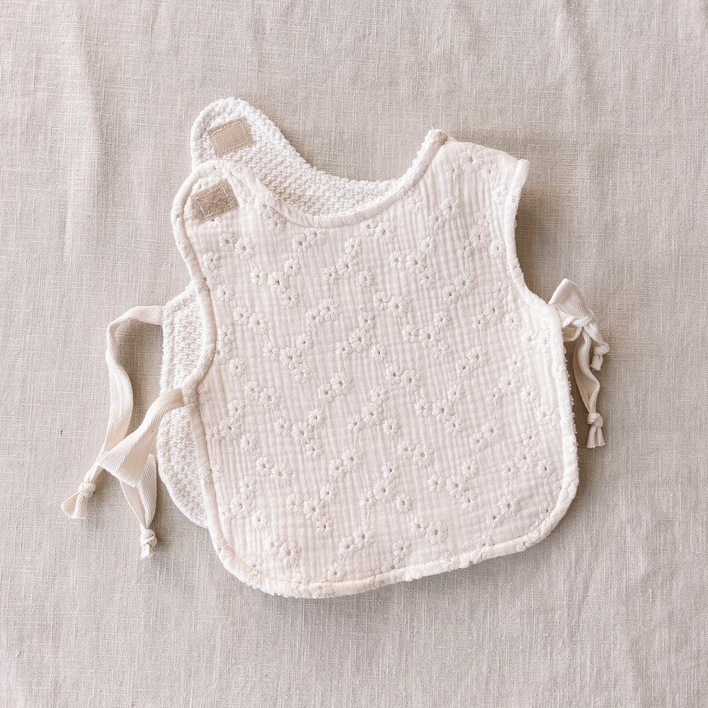 
                      
                        Baby & toddler bib / embroidered ecru
                      
                    