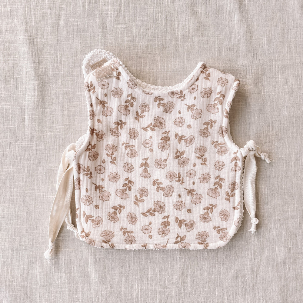 
                      
                        Baby & toddler bib / blossom
                      
                    