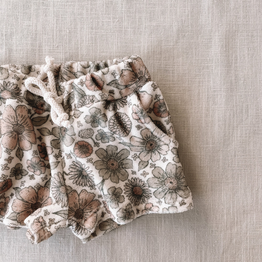 Terry shorts / bold floral ecru