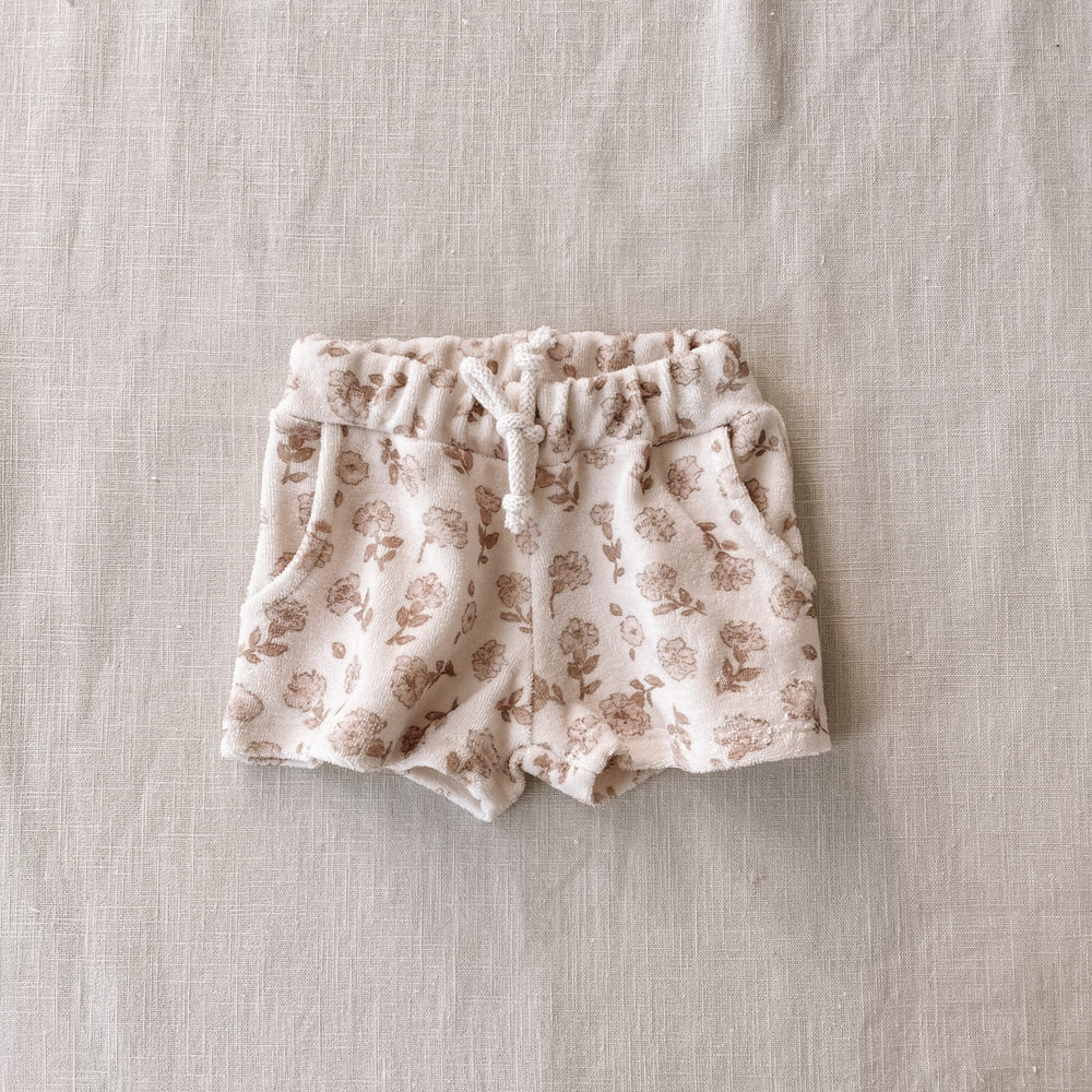 
                      
                        Terry shorts / blossom
                      
                    