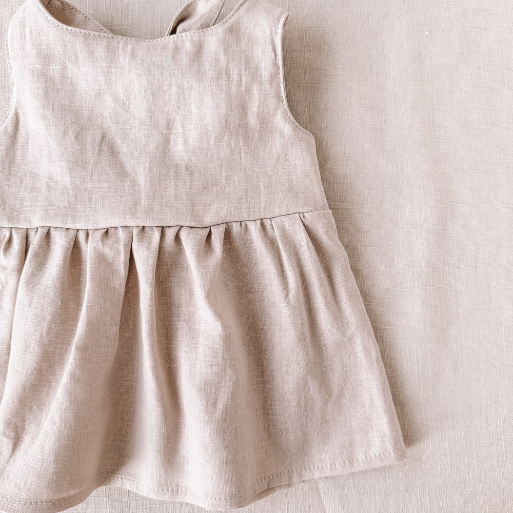 
                      
                        Arabella baby dress / linen - light beige
                      
                    