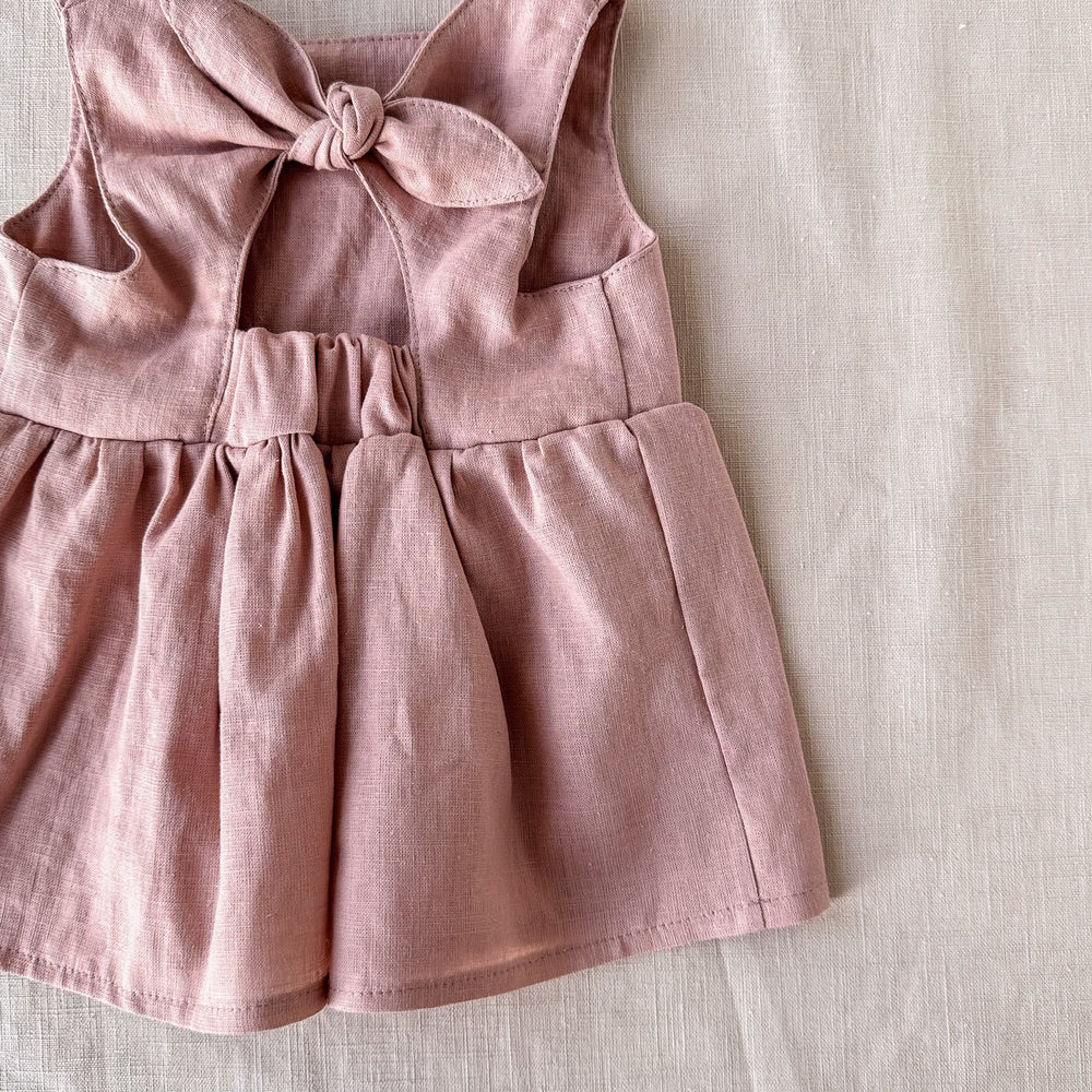 
                      
                        Arabella baby dress / linen - vintage rose
                      
                    