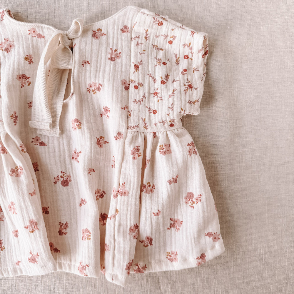 
                      
                        Malia baby dress / vintage floral
                      
                    