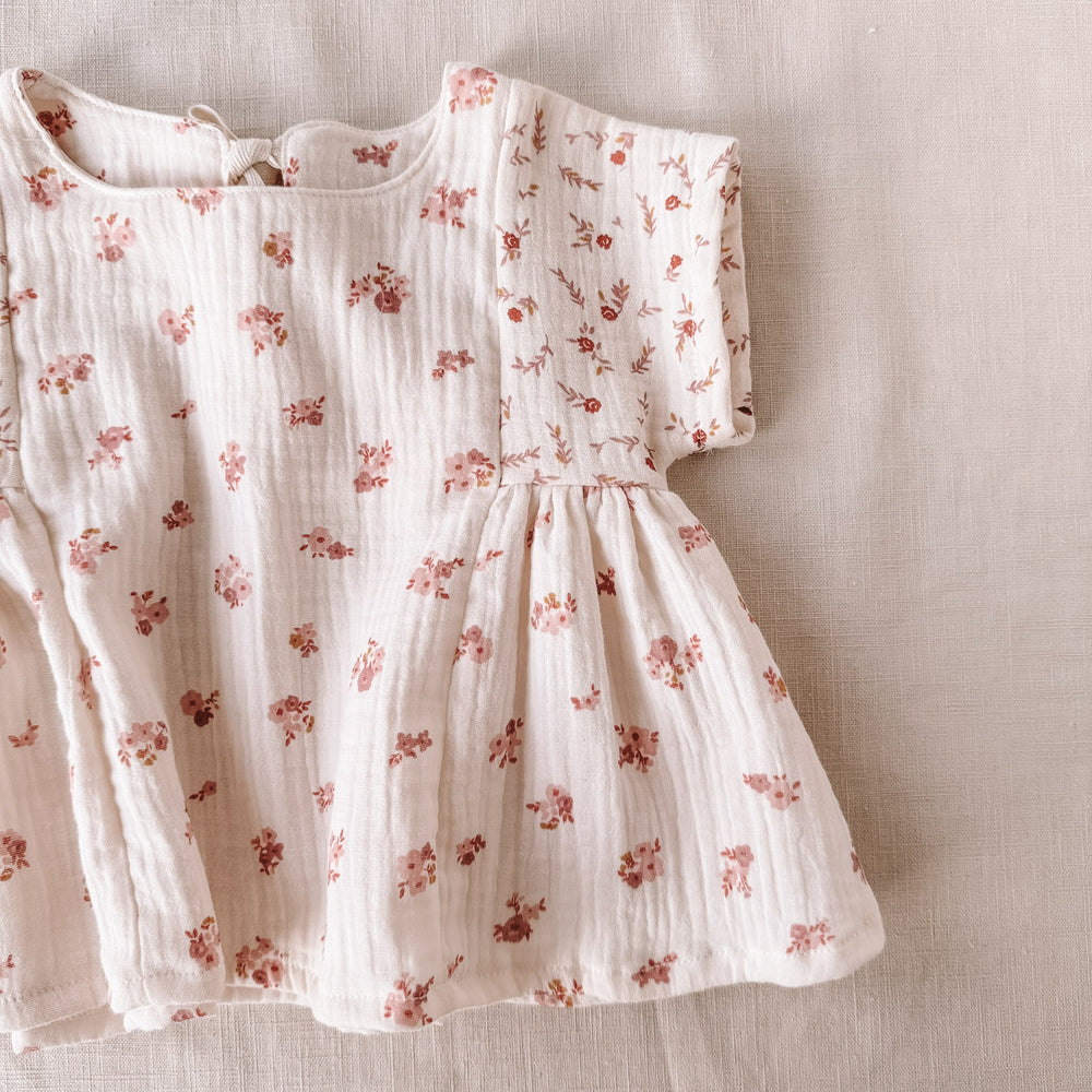 
                      
                        Malia baby dress / vintage floral
                      
                    