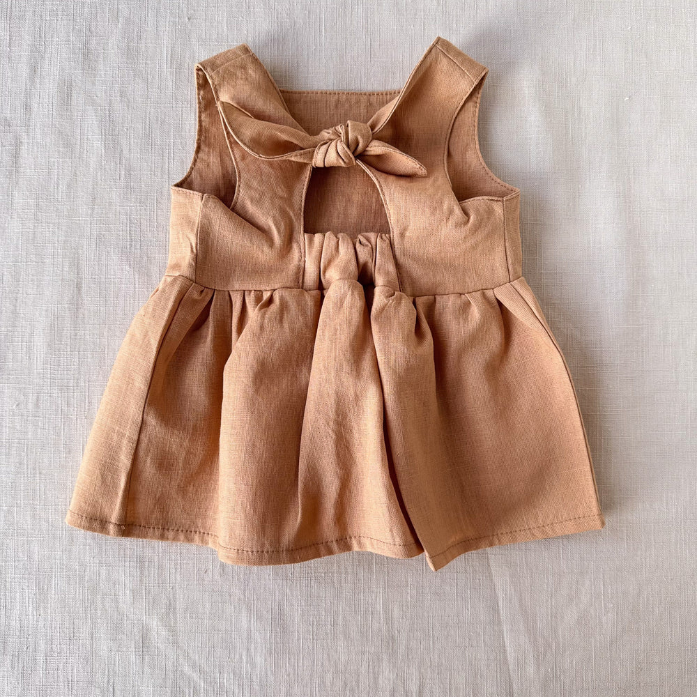 
                      
                        Arabella baby dress / linen - cinnamon
                      
                    