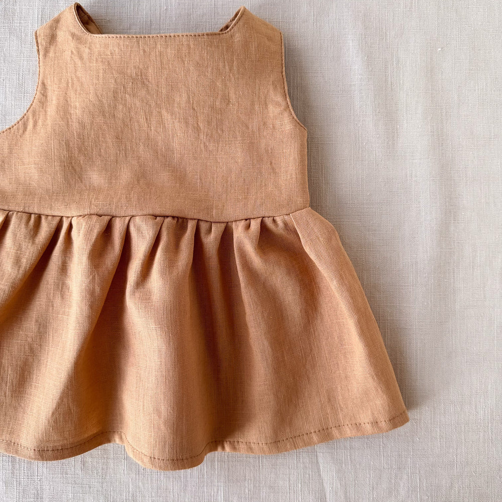 
                      
                        Arabella baby dress / linen - cinnamon
                      
                    