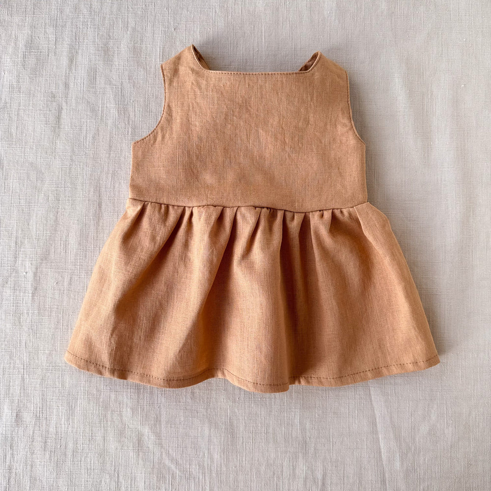 
                      
                        Arabella baby dress / linen - cinnamon
                      
                    