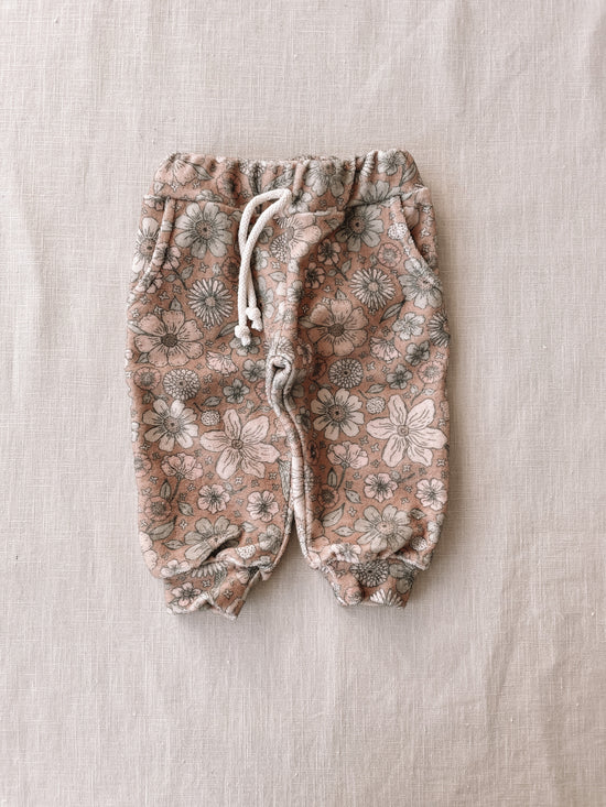 Load image into Gallery viewer, Terry sweatpants / Bold floral caramel
