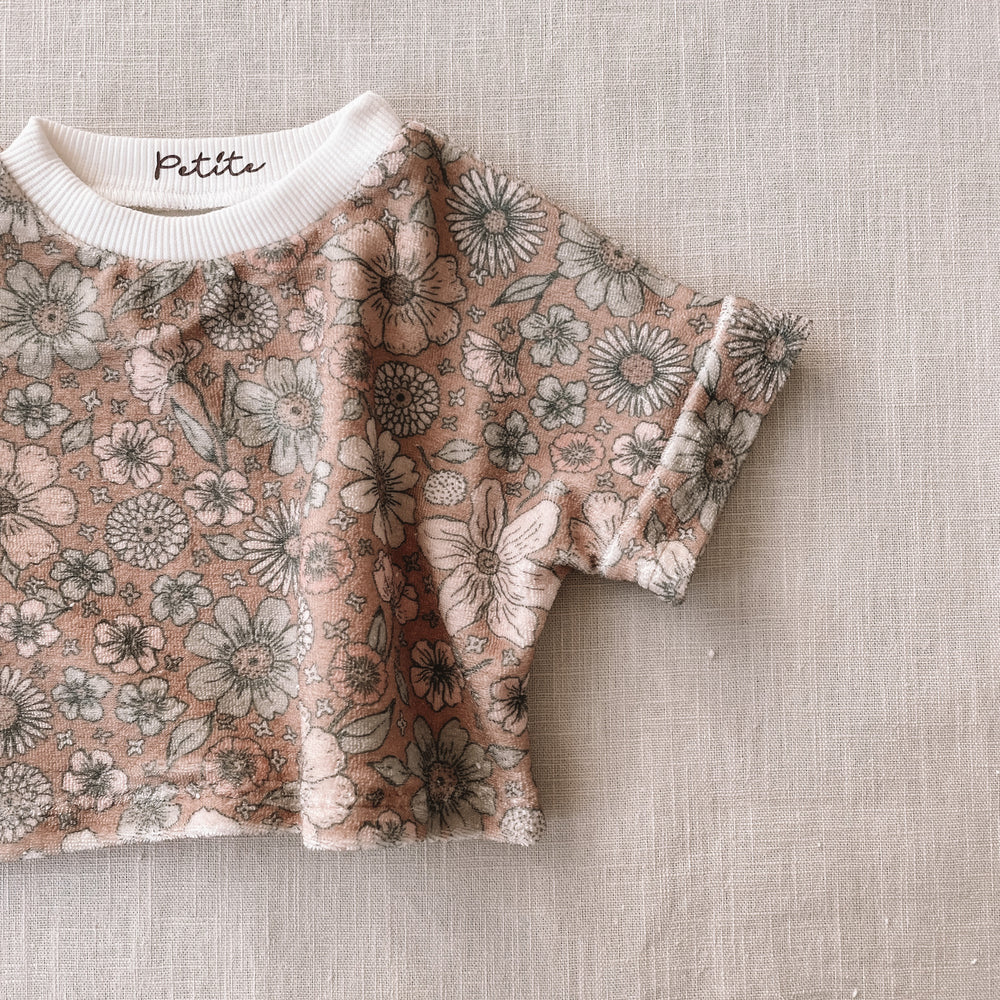 
                      
                        Terry t-shirt / bold floral caramel
                      
                    