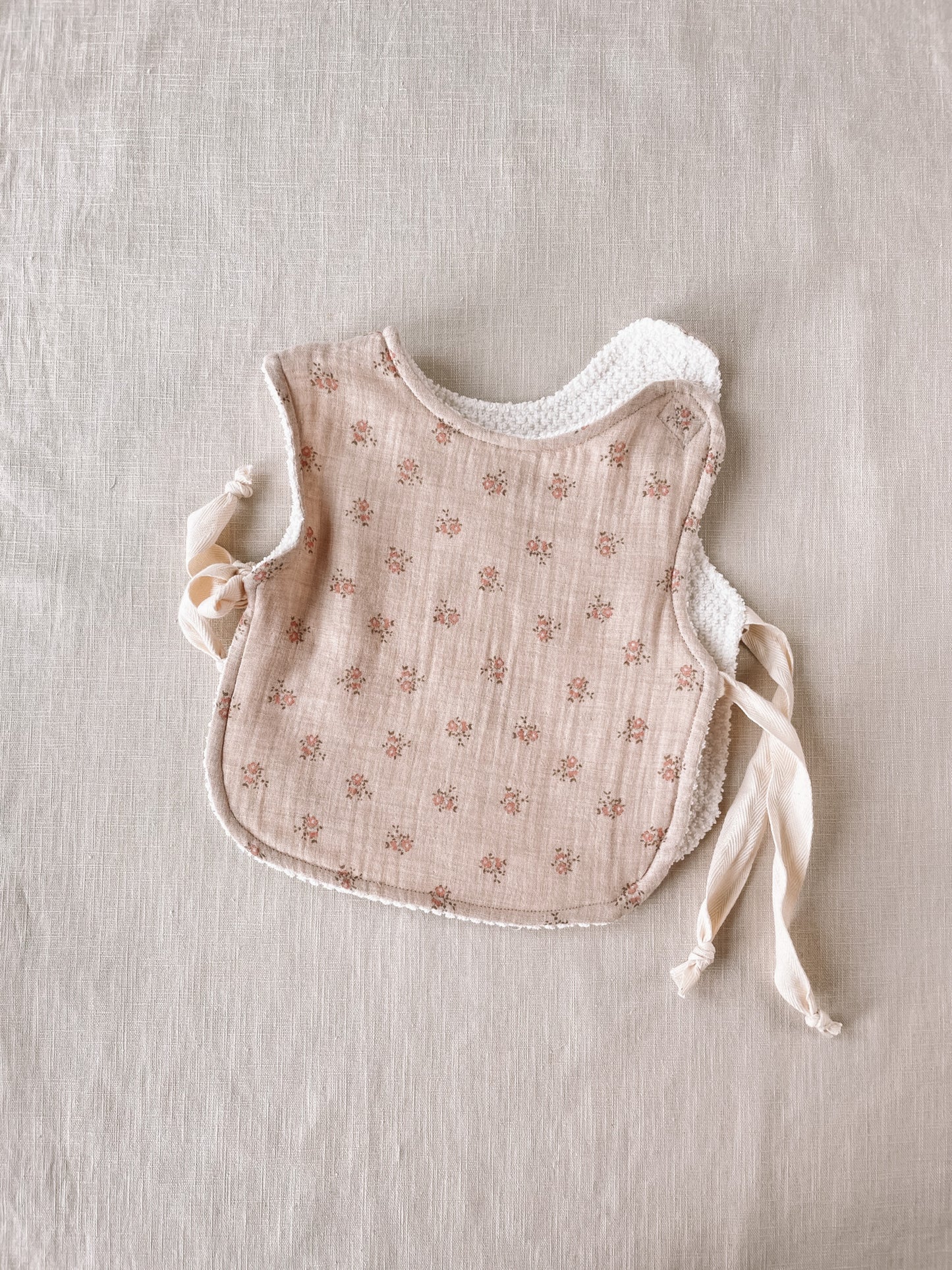 Copy of Baby & toddler bib / melange floral beige