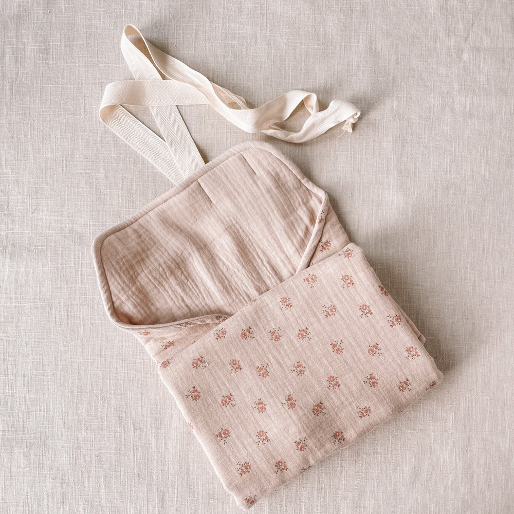 
                      
                        Diaper changing pad / melange floral beige
                      
                    