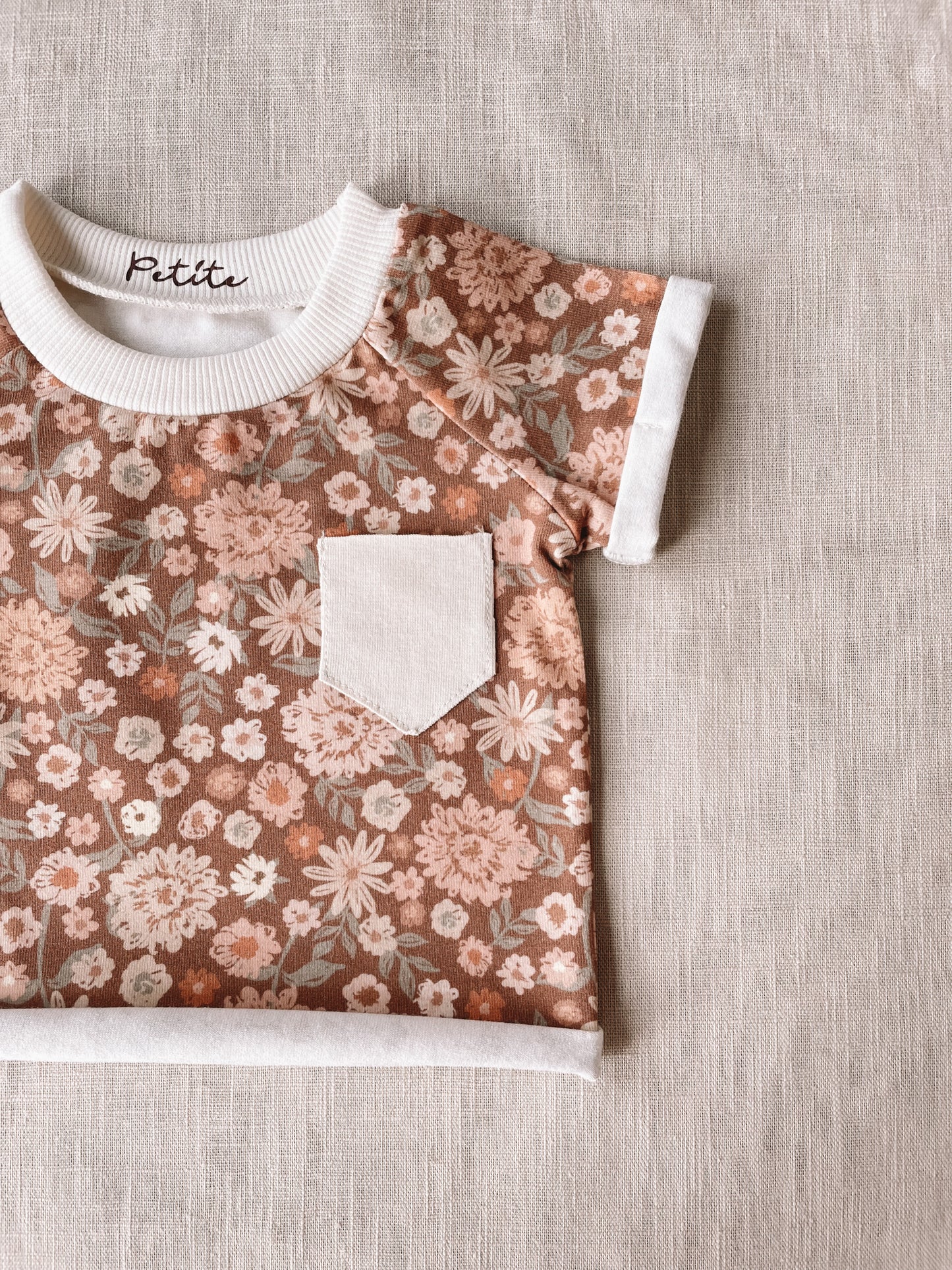 Jersey t-shirt / chocolate floral