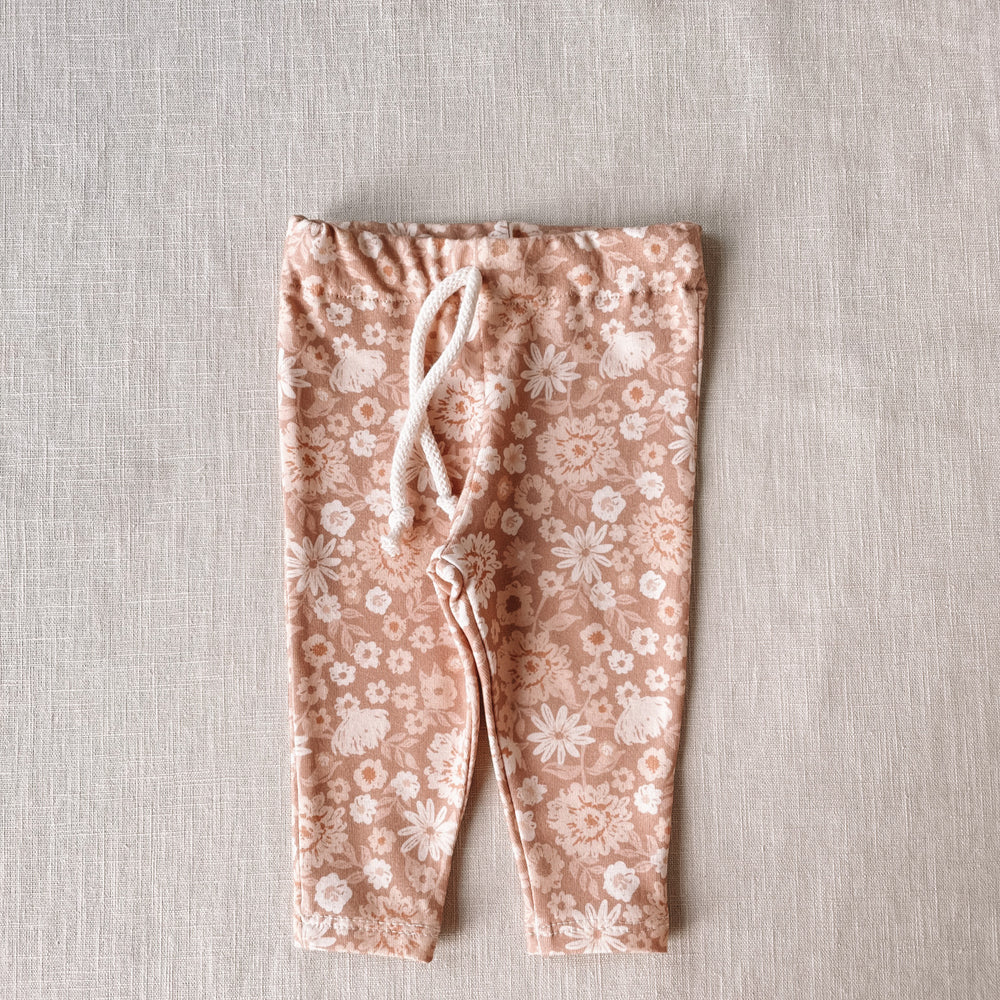 
                      
                        Baby leggings/ cappuccino floral
                      
                    