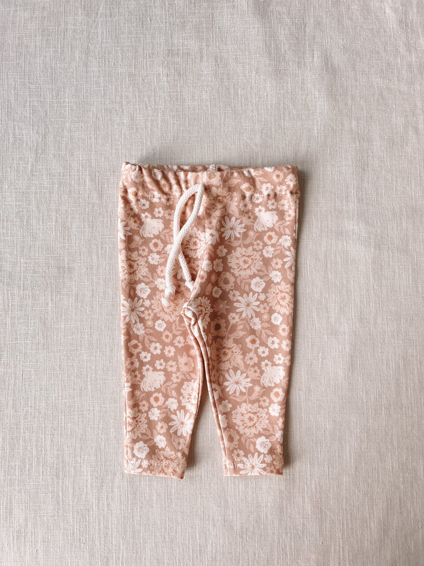 Baby leggings/ cappuccino floral