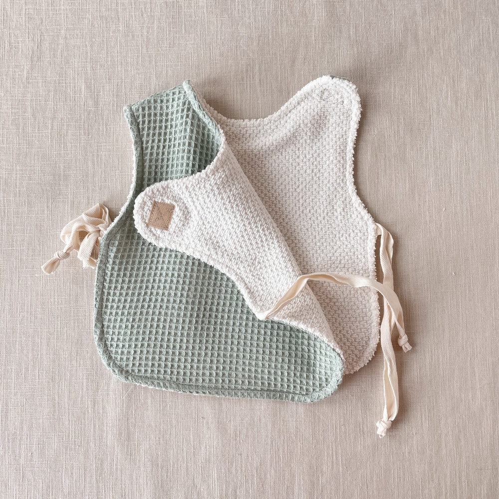 Baby & toddler bib / sage