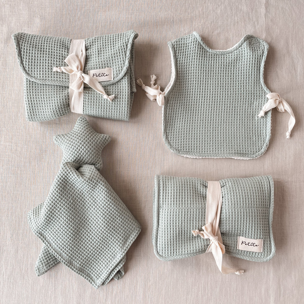 
                      
                        Little star cuddle cloth / sage
                      
                    