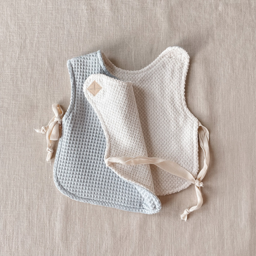 
                      
                        Baby & toddler bib / icy blue
                      
                    