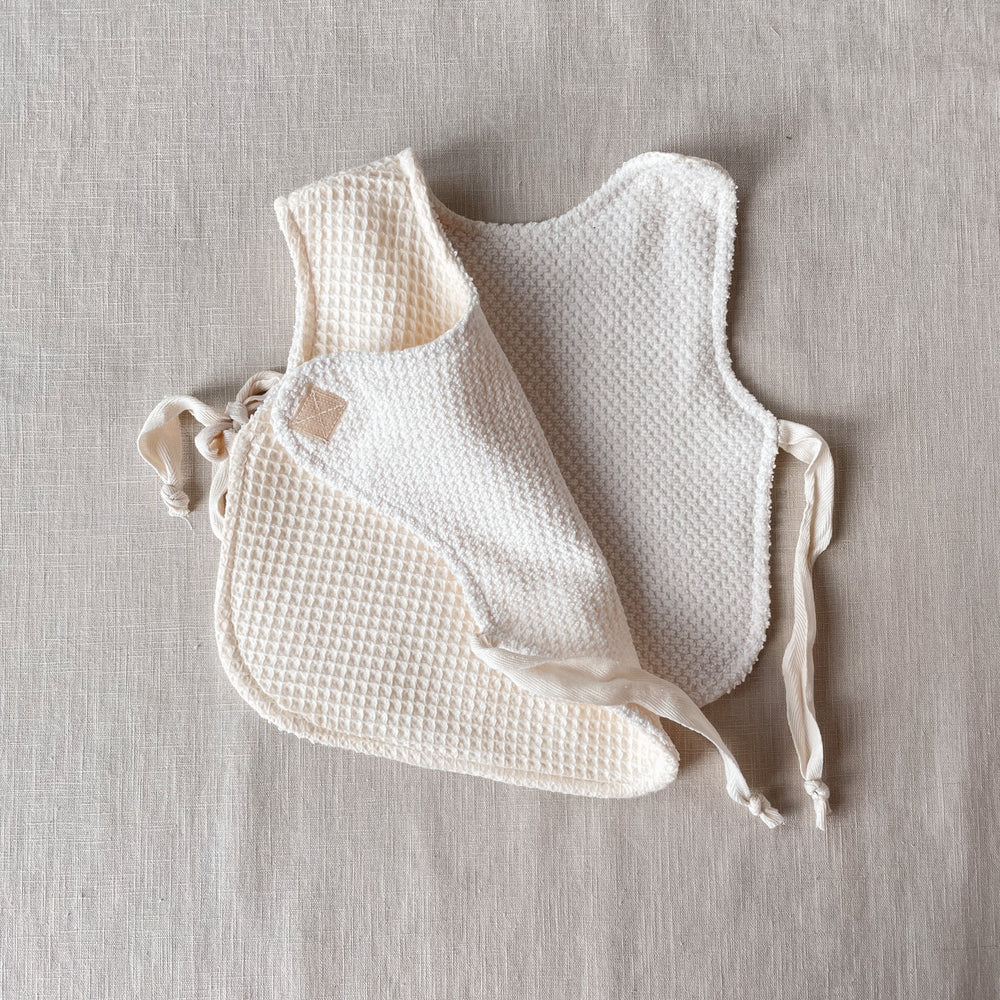 Baby & toddler bib / vanilla