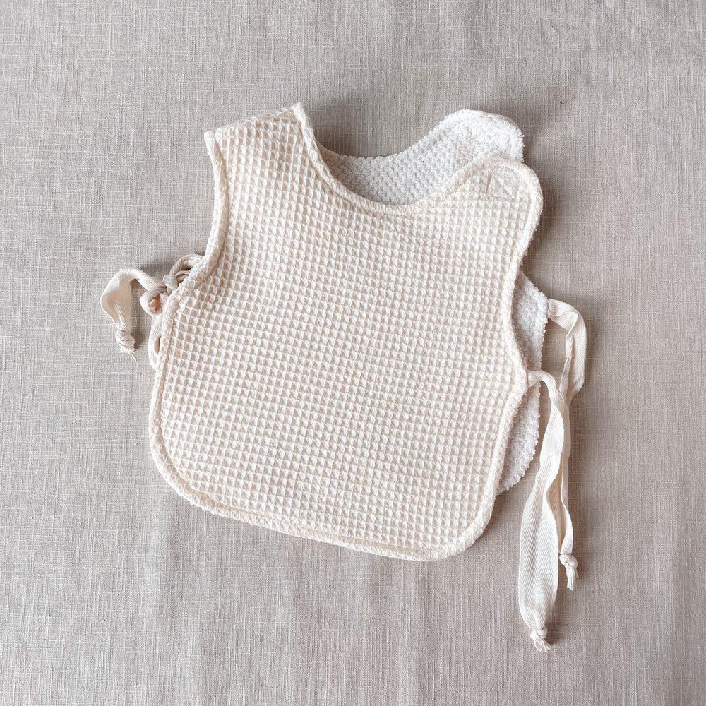 
                      
                        Baby & toddler bib / vanilla
                      
                    