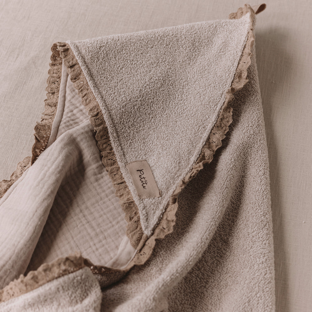 
                      
                        Baby Hooded towel  /  light beige + lace
                      
                    