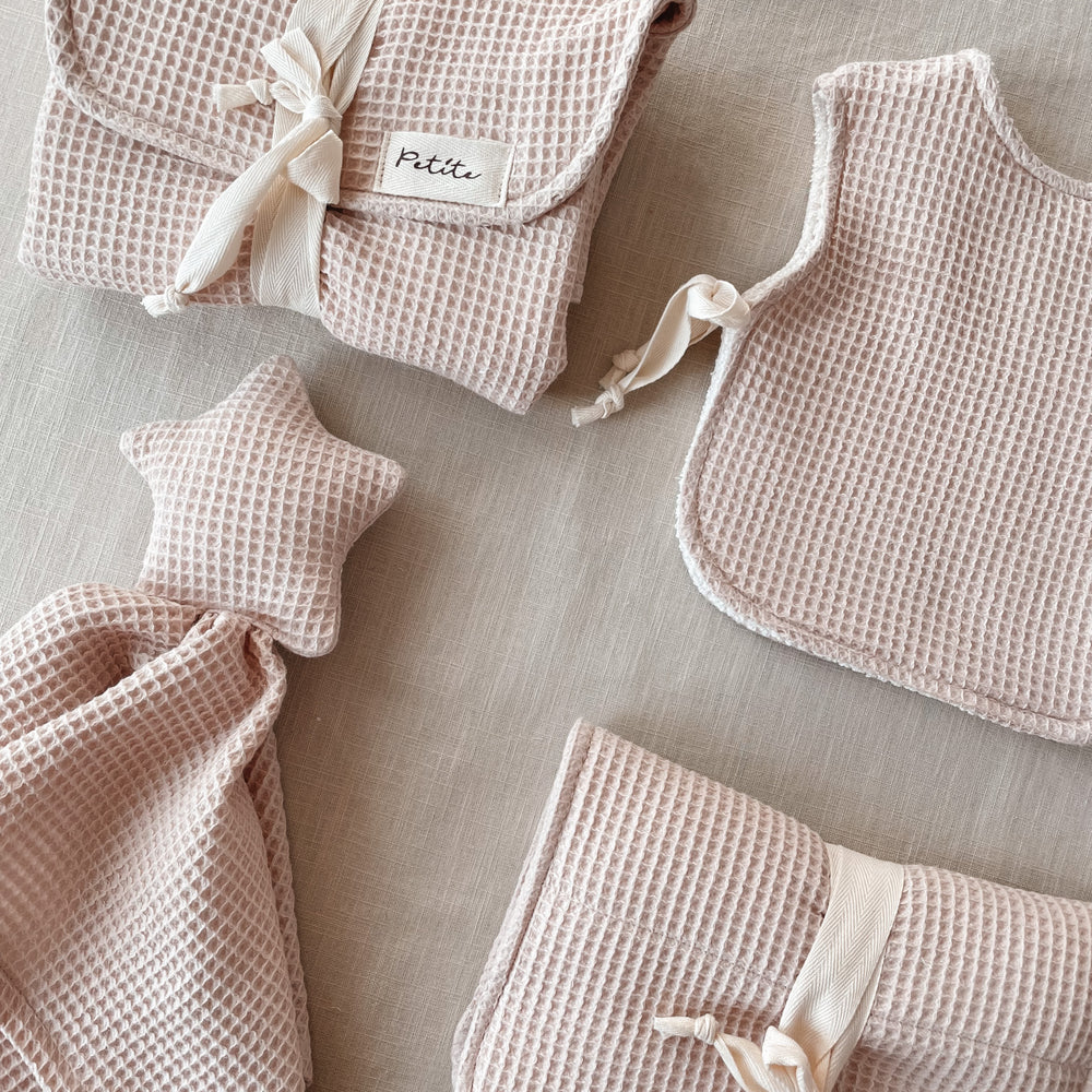 
                      
                        Newborn set / soft waffle - beige
                      
                    