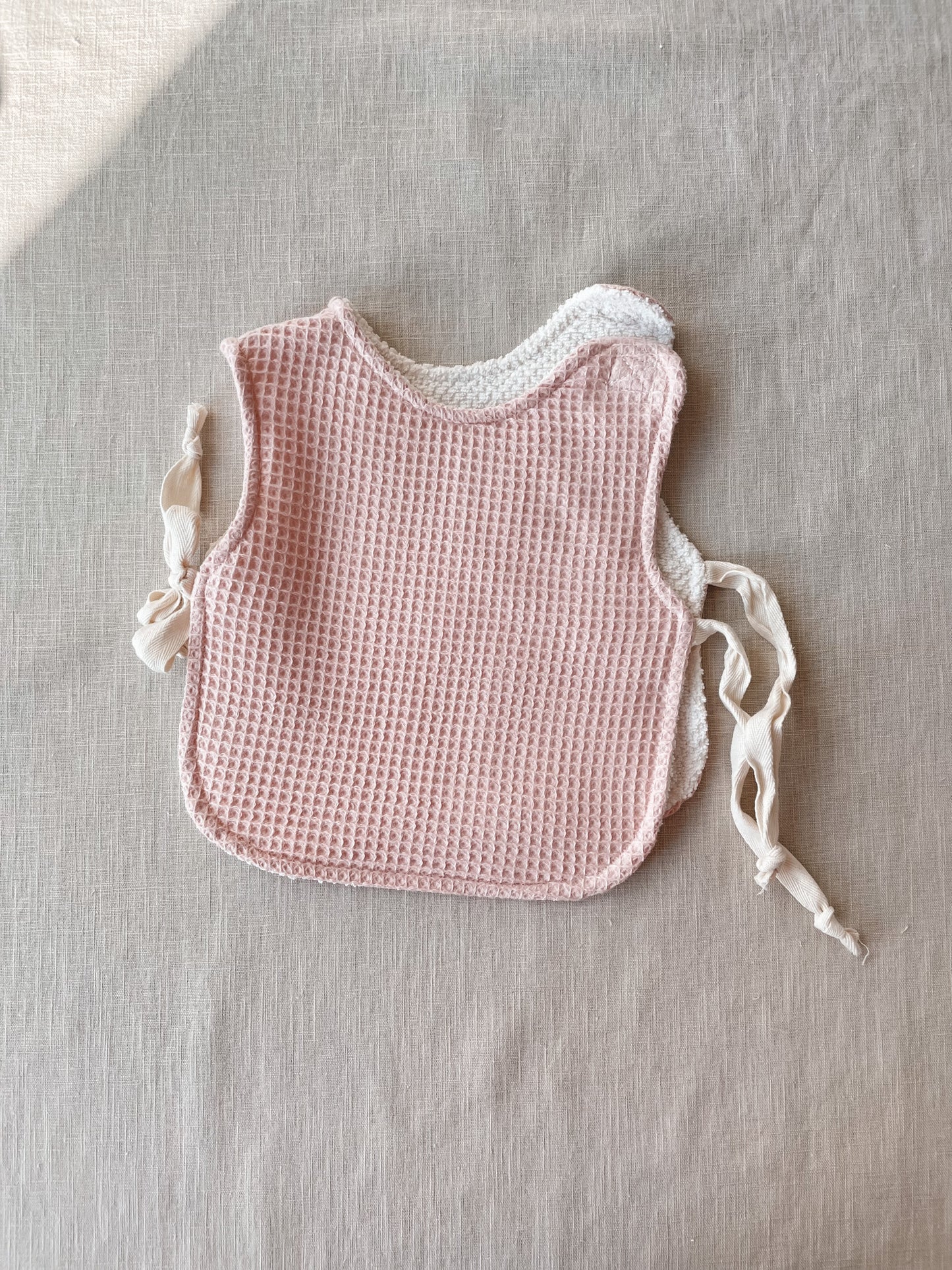 Baby & toddler bib / blush