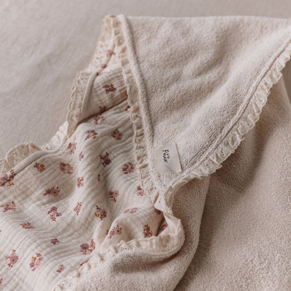 
                      
                        Baby Hooded towel  /  ecru floral + lace
                      
                    