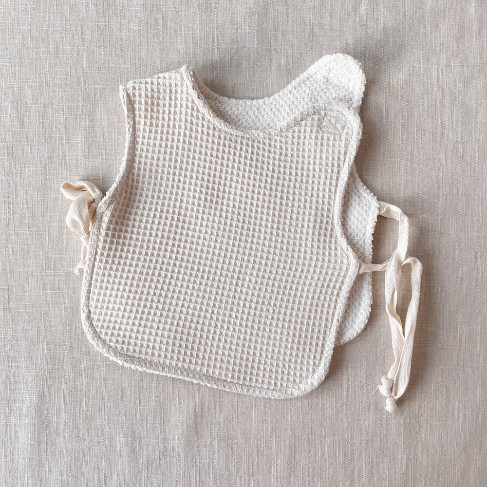 Baby & toddler bib / oat