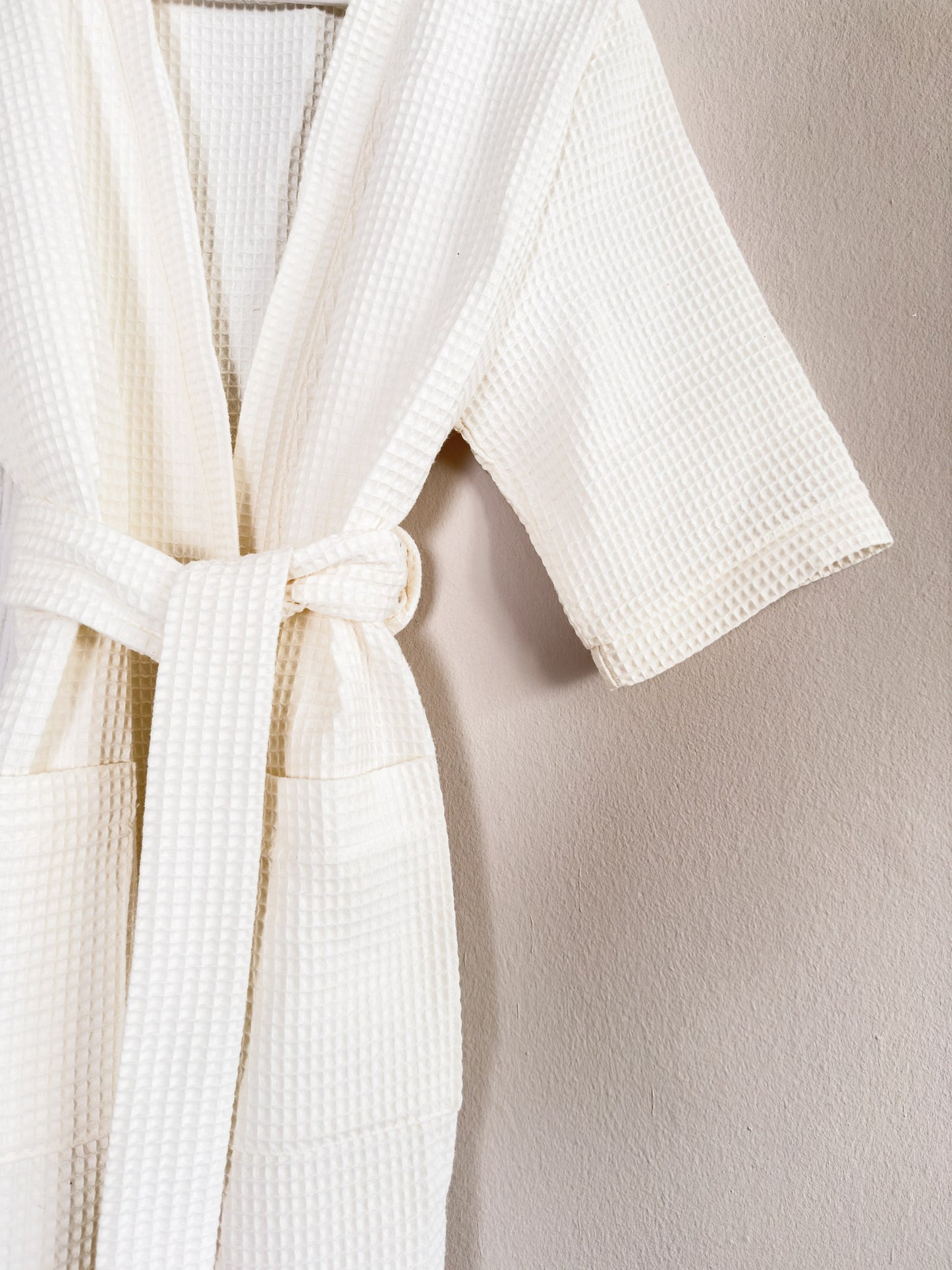 Load image into Gallery viewer, Waffle robe / off white
