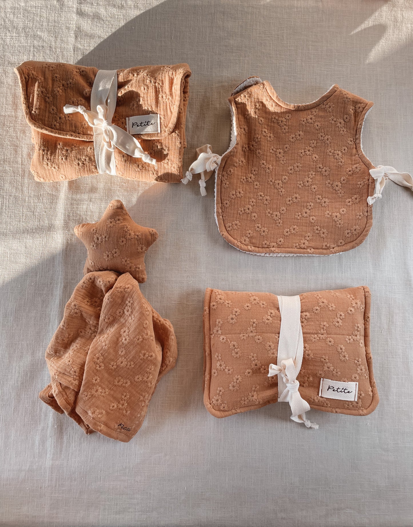 Baby & toddler bib / embroidered caramel