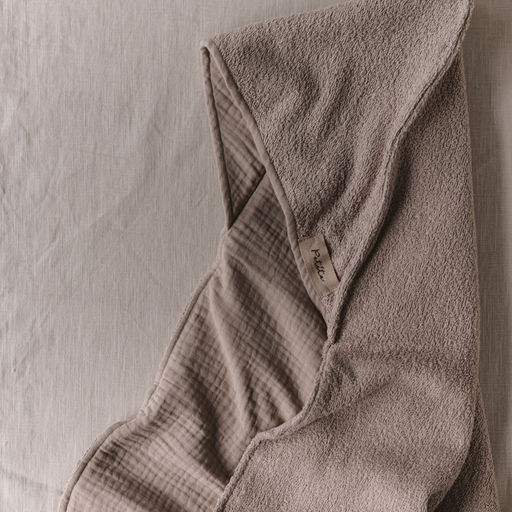 
                      
                        Baby Hooded towel  /  Dark beige
                      
                    