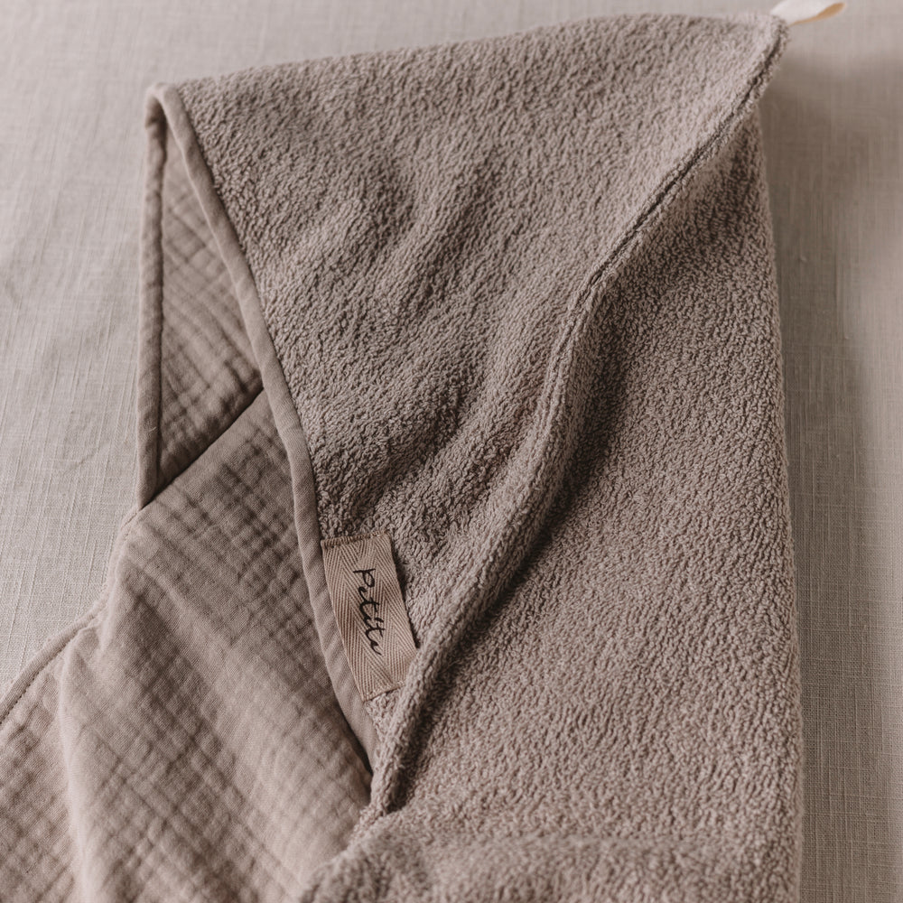 
                      
                        Baby Hooded towel  /  Dark beige
                      
                    