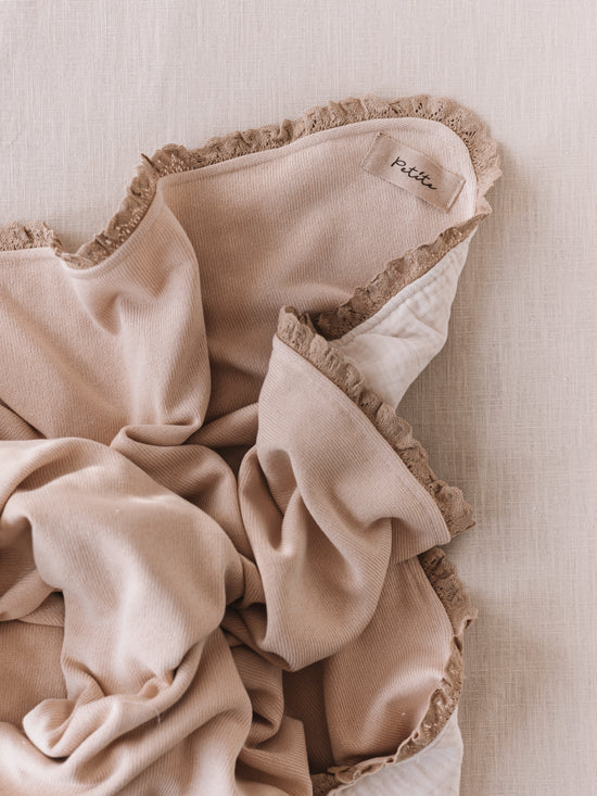 Knit + Muslin Blanket /  light beige + lace