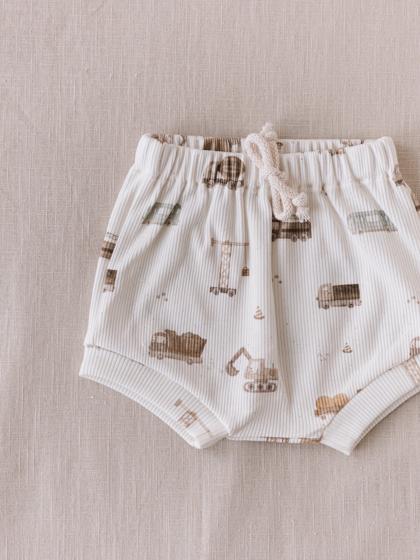 Baby boy shorts / ribbed cars & trucks