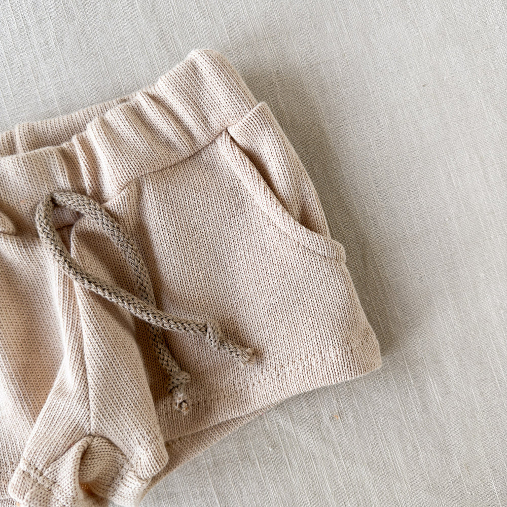 
                      
                        Knit shorts / light beige
                      
                    