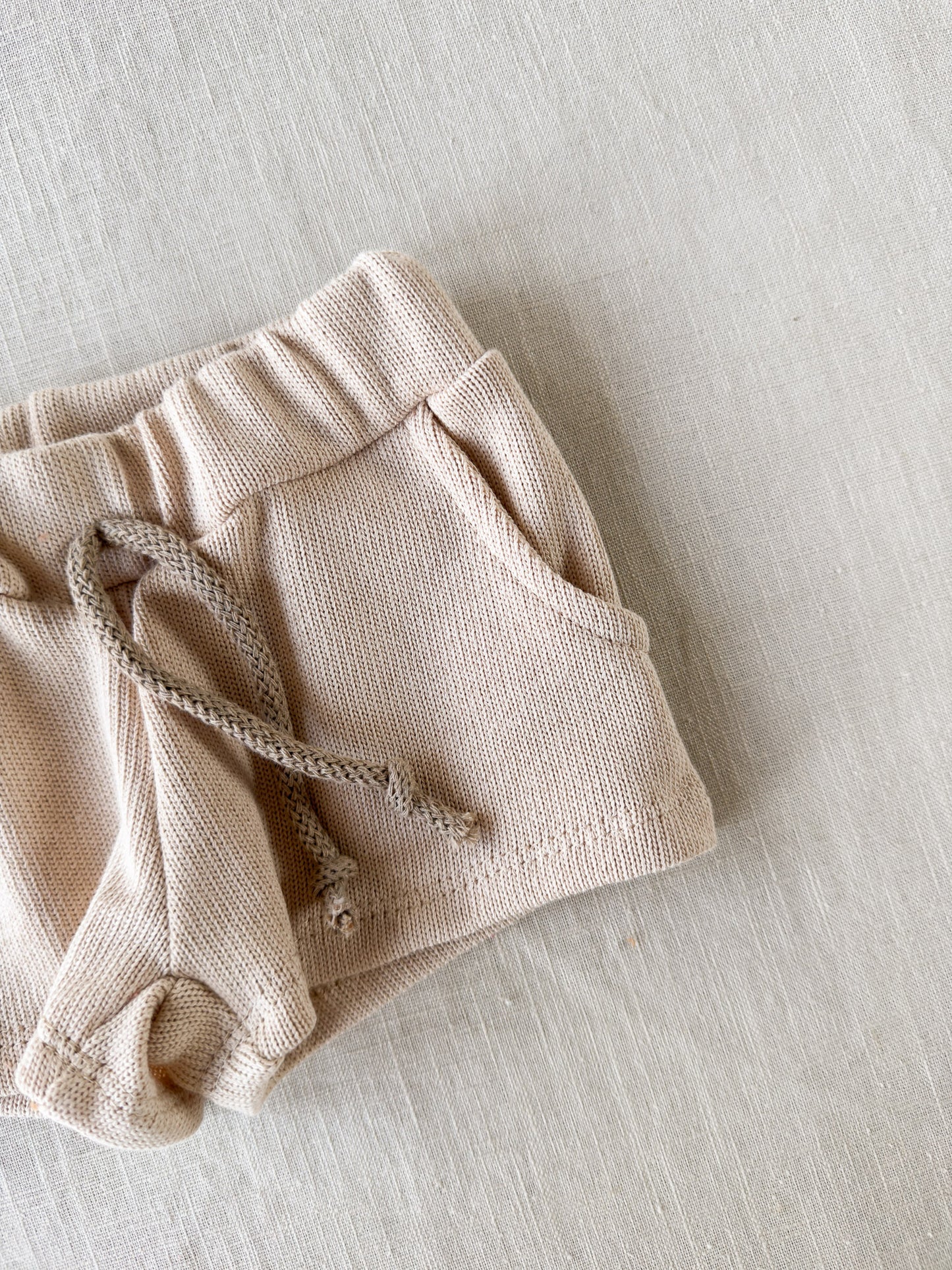 Knit shorts / light beige