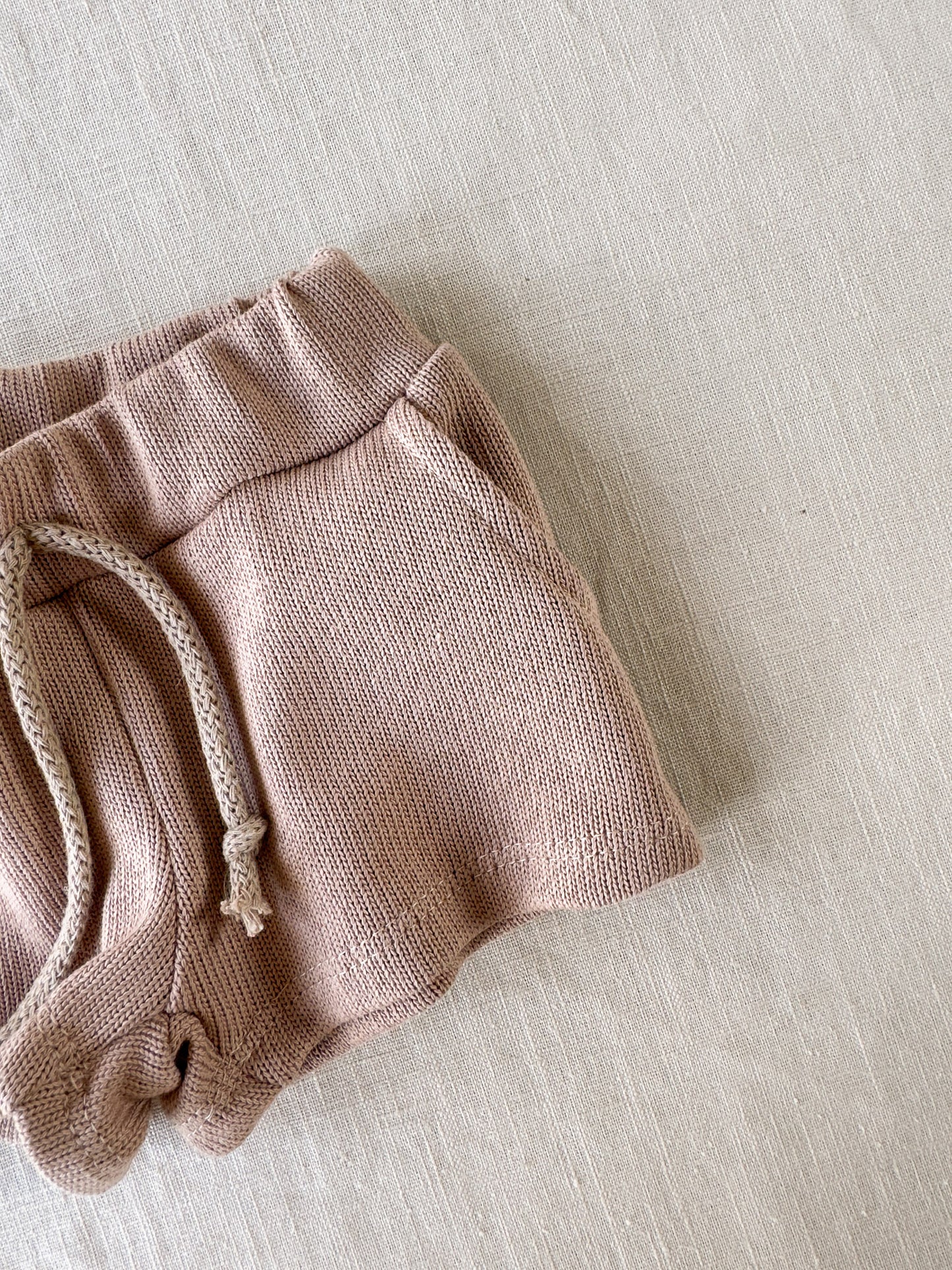 Knit shorts / dark beige