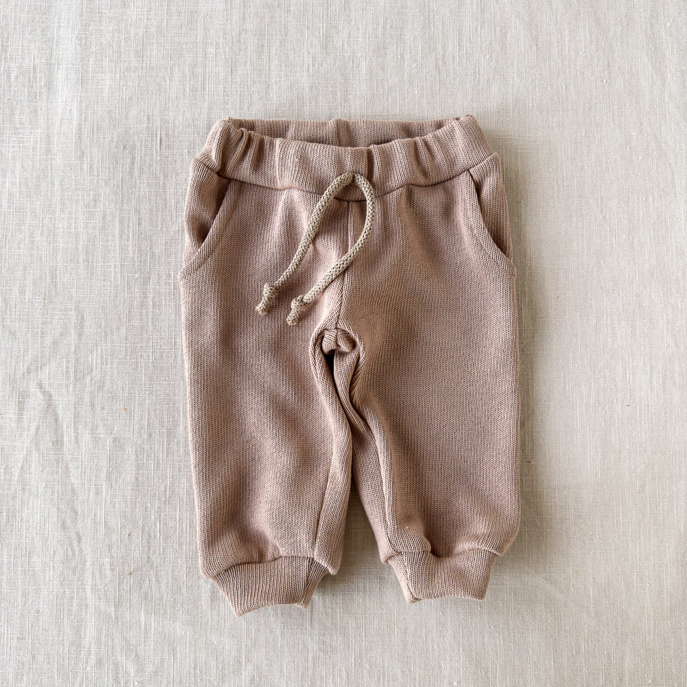 
                      
                        Knit sweatpants / dark beige
                      
                    