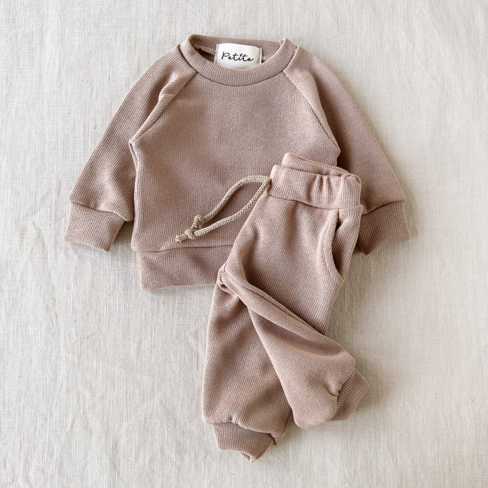 
                      
                        Knitted sweater / dark beige
                      
                    