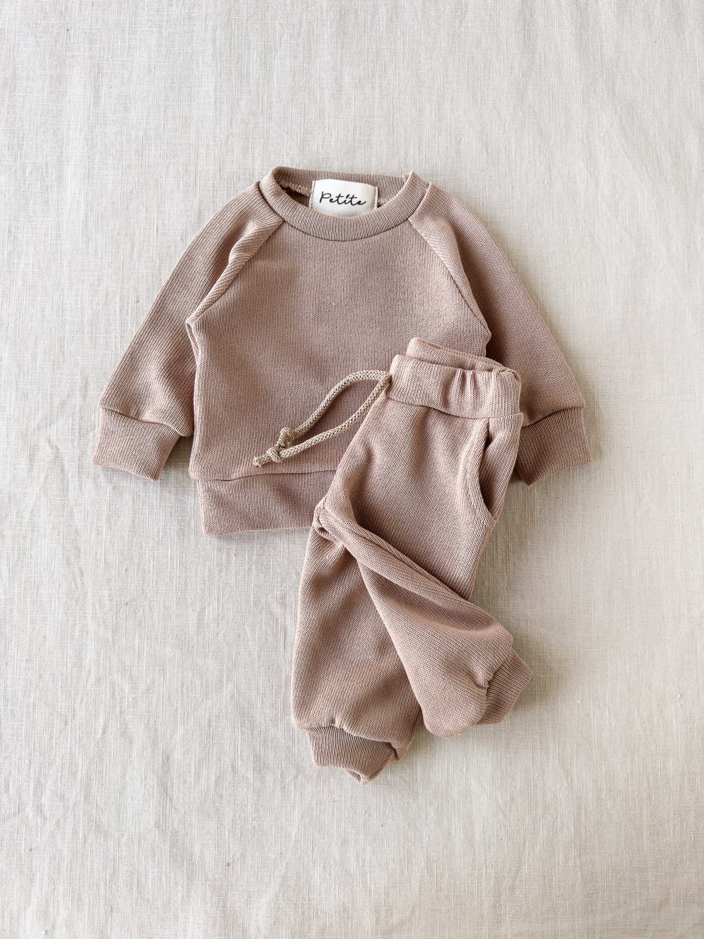 Knitted sweater / dark beige