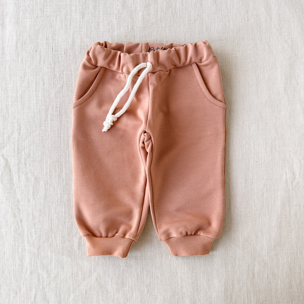 
                      
                        Cotton sweatpants / clay
                      
                    