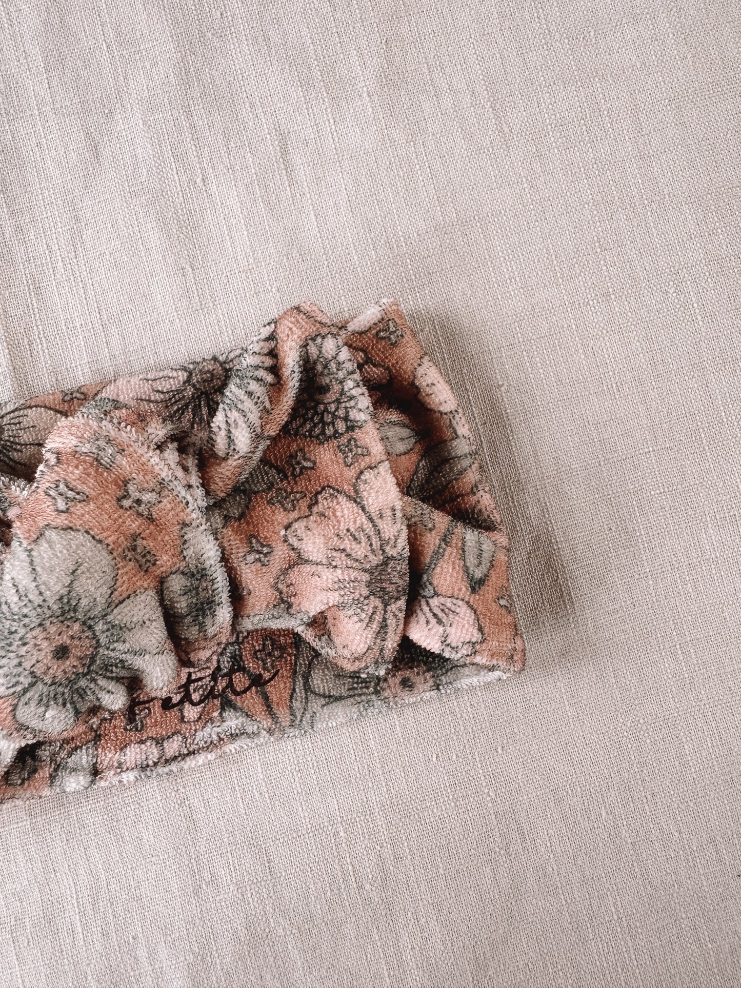 Bow headband / bold floral caramel