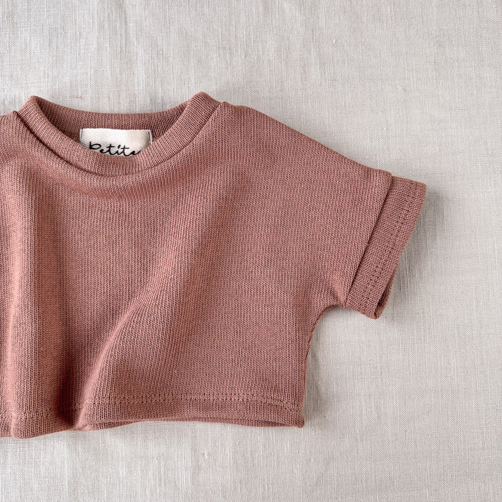 
                      
                        Knit t-shirt / clay
                      
                    