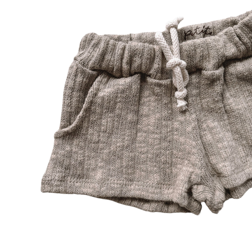 
                      
                        Knit shorts - olive
                      
                    