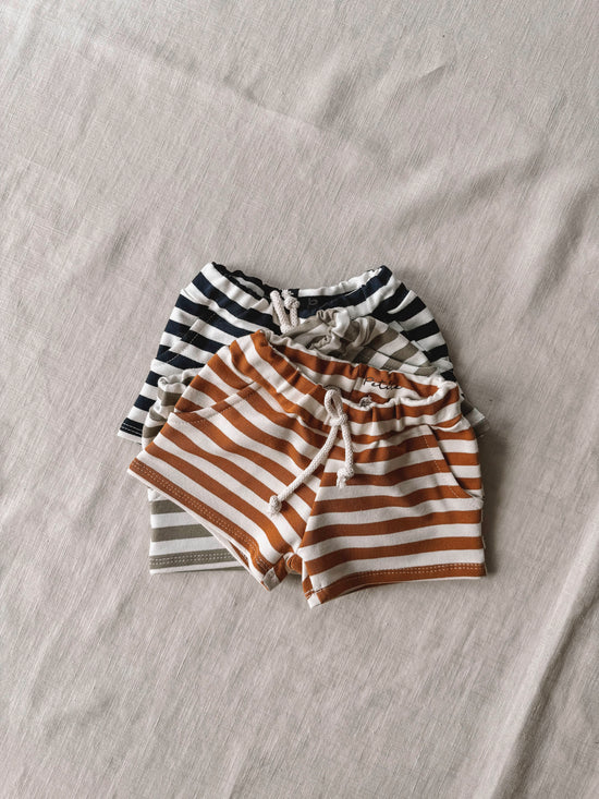 Cotton shorts / olive stripes